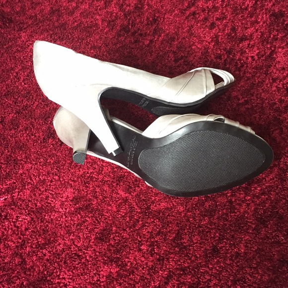 Silver Rampage heels - Picture 2 of 3